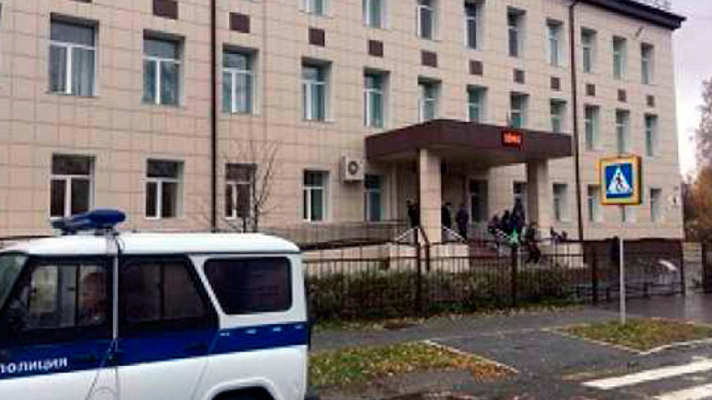 Мэр Новосибирска назвал суицид старшеклассницы в школе № 112 ЧП городского масштаба