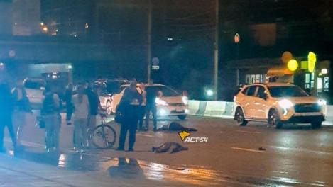 Ночной ужас на Красном проспекте: мотоцикл снёс пешехода в Новосибирске