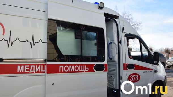 Второй раз за неделю в Омске опрокинулся автомобиль скорой помощи