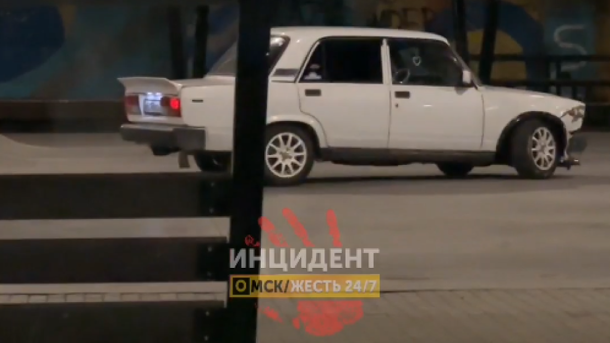 Омичи на «Жигулях» заехали прямо на площадку скейт-парка на Бударина