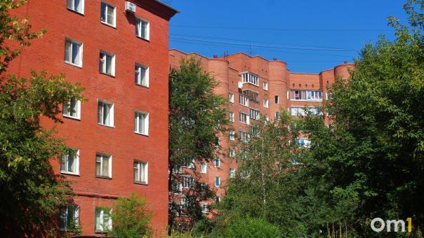 Омская прокуратура помогла переселить семью с двумя маленькими детьми из аварийного дома
