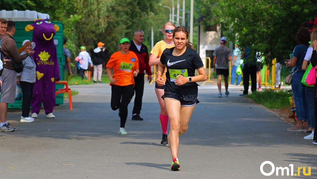 Цветы и рекордное количество участниц: в Омске прошёл «самый красивый забег»