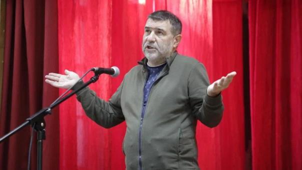 Актёр Евгений Гришковец встретился с участниками СВО в новосибирском госпитале