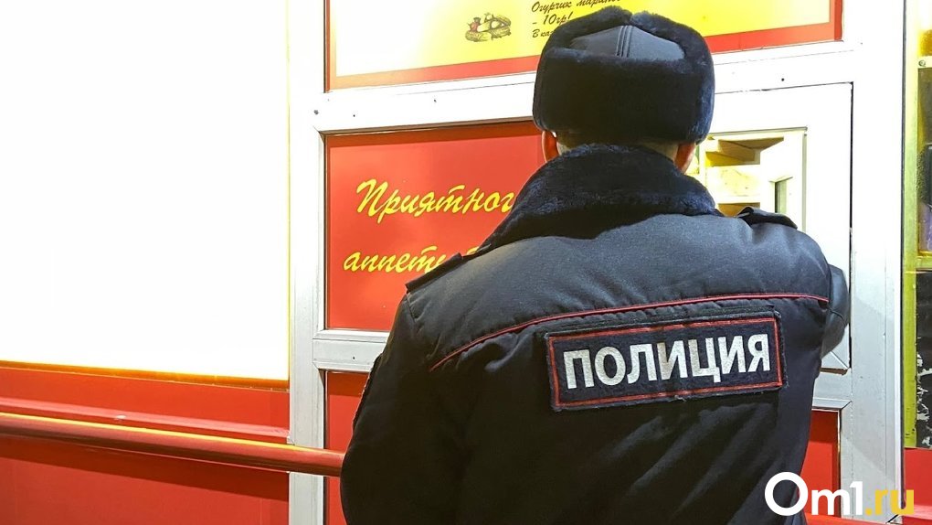 В Новосибирске полиция разыскивает сжигавших на крыше дома картину
