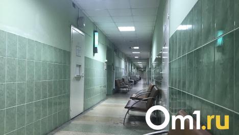 Омичка в ночи проникла в больницу к сыну, который не мог найти врачей