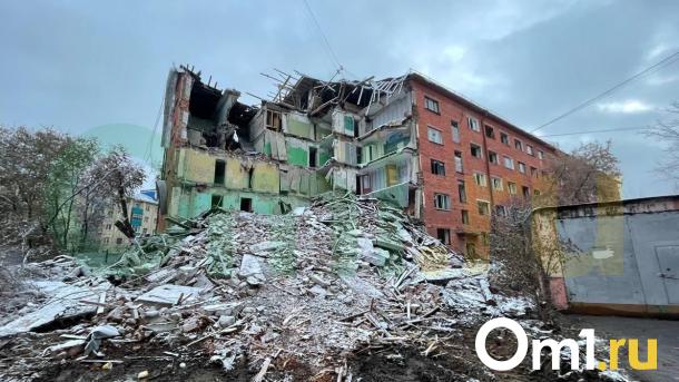 В Омске продолжается снос пятиэтажки на 20-го Партсъезда