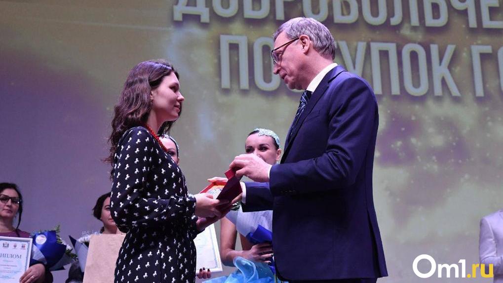 Губернатор Александр Бурков: «В Омской области больше 300 тысяч человек стали добровольцами»