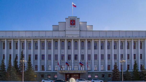 Хоценко выделил усть-ишимским предпринимателям деньги на восстановление бизнеса