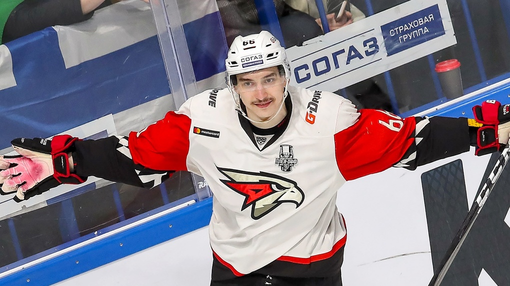 Омич Илья Михеев прокомментировал поворот в жизни Ивана Федотова, которого вместо НХЛ отправили в армию