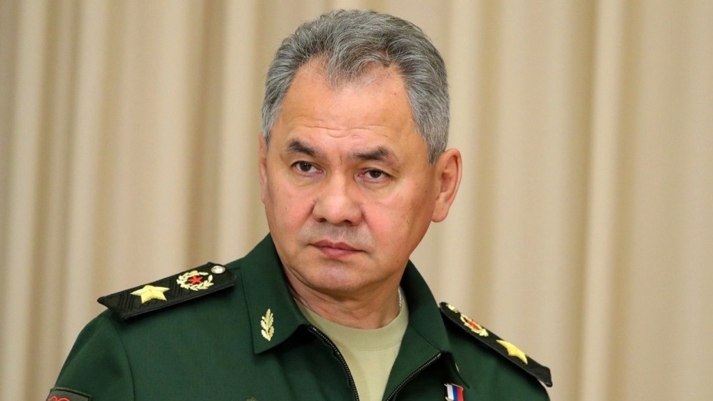 Министр обороны России Сергей Шойгу наградил раненных новосибирцев в госпитале