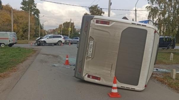 Прокуратура организовала проверку по факту ДТП с маршруткой в Омске