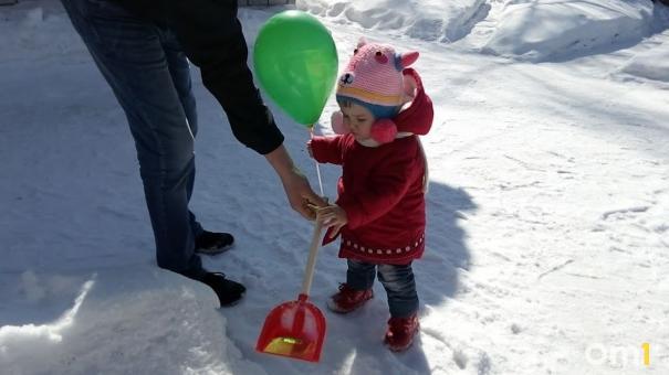 Омичи в феврале смогут досрочно получить выплаты на детей