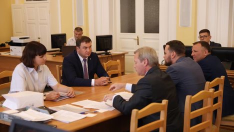 Хоценко и Алёхин подали документы для регистрации на выборы губернатора Омской области