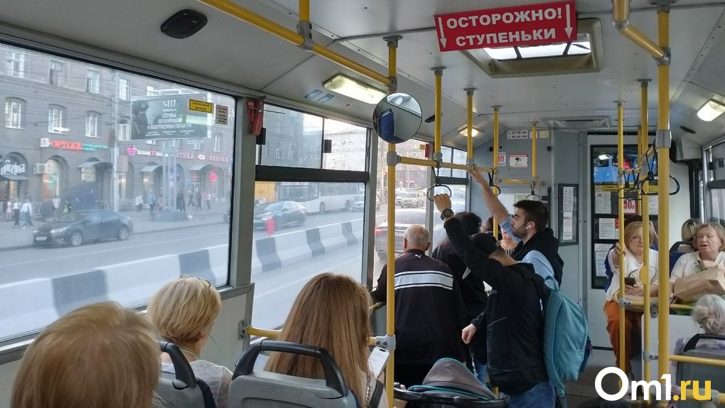 Губернатор Травников заявил об обновлении парка троллейбусов и автобусов в Новосибирске
