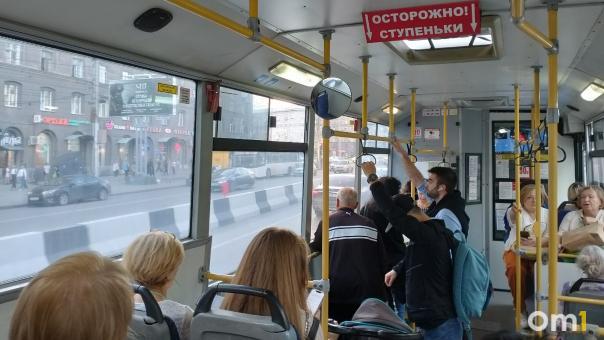 Губернатор Травников заявил об обновлении парка троллейбусов и автобусов в Новосибирске