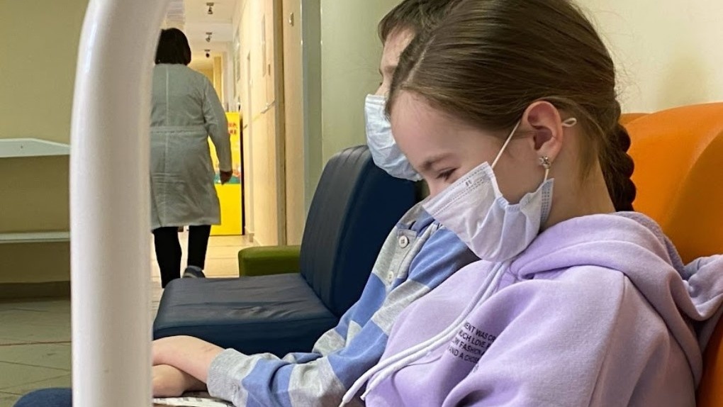 В Омске половина заболевших гриппом и ОРВИ приходится на детей до 14 лет