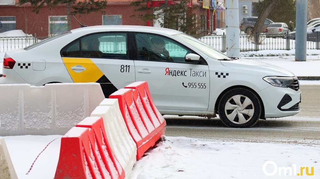 В Омске из-за выпавшего снега резко выросли цены на такси