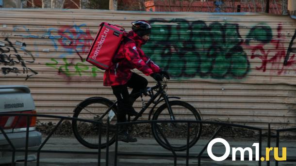 В Омске резко выросла зарплата курьеров