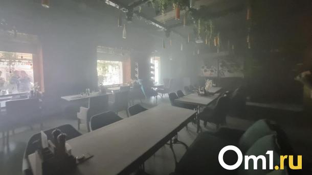 В популярном ресторане в центре Омска замкнуло проводку