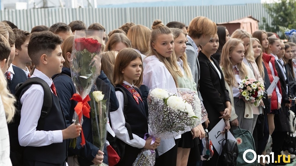 Цветы и бантики: как проходит День знаний в Новосибирске. Онлайн-репортаж