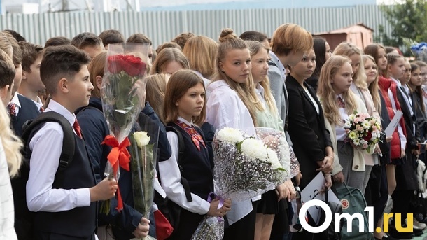 Цветы и бантики: как проходит День знаний в Новосибирске. Онлайн-репортаж