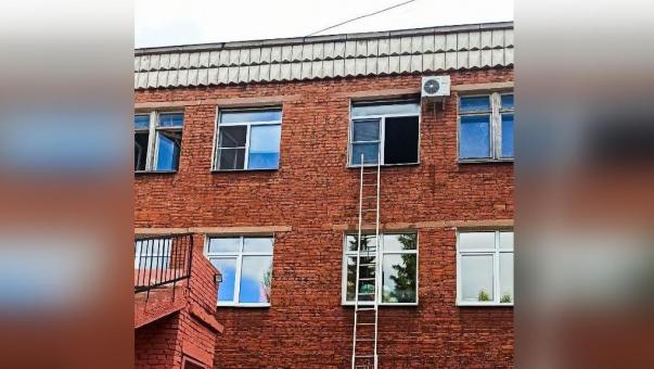 Омские пожарные потушили огонь в доме-интернате