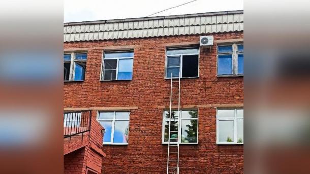 Омские пожарные потушили огонь в доме-интернате