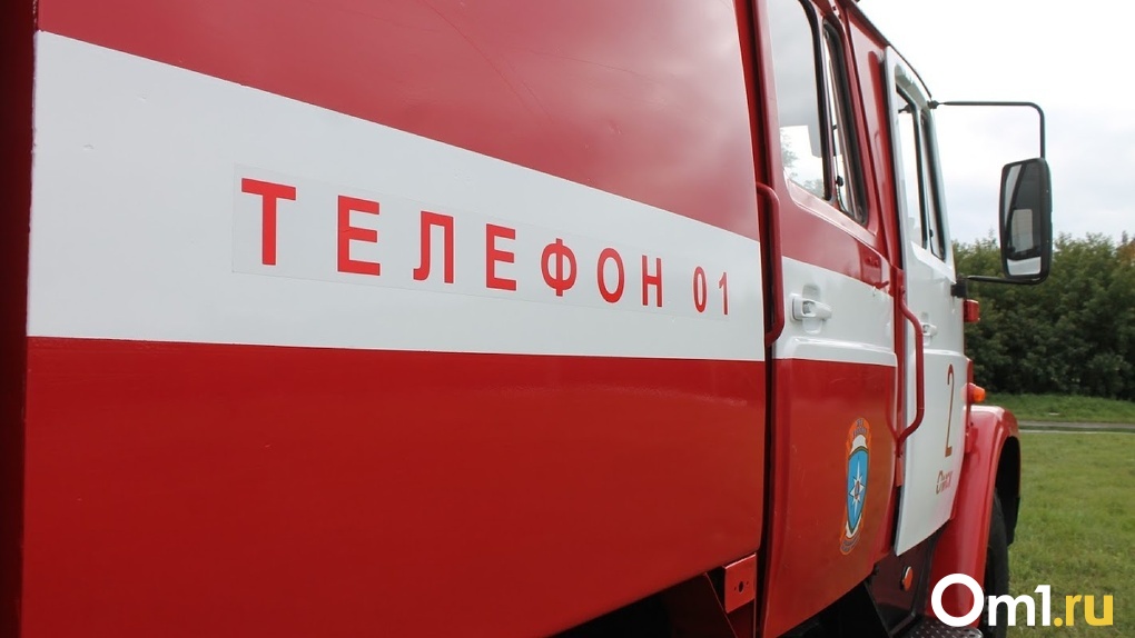 Крупный пожар на СТО в Омске тушили более 60 пожарных - Новости Омска ...