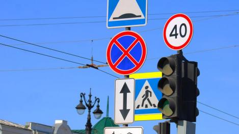Из-за ремонта моста в Омске изменили работу светофора на проспекте Королёва