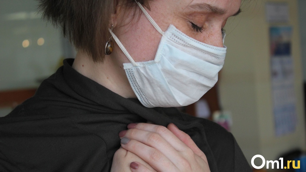 «Чесал нос»: жительница Новосибирска обвинила таксиста в заражении её COVID-19