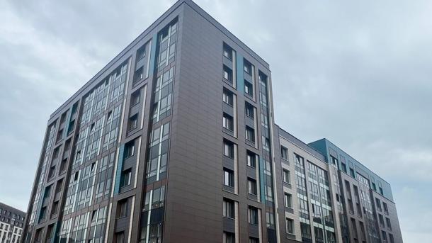 В Омске ввели в эксплуатацию новую высотку с 54 «однушками»