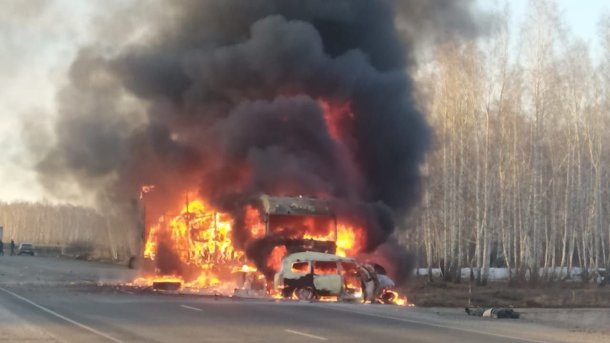 В страшной аварии на федеральной омской трассе погиб человек