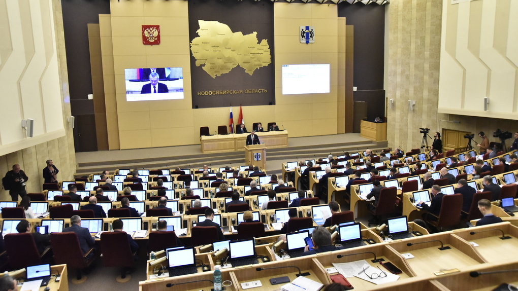Законодательное собрание единогласно поддержало отчёт губернатора Андрея Травникова о работе за 2022 год