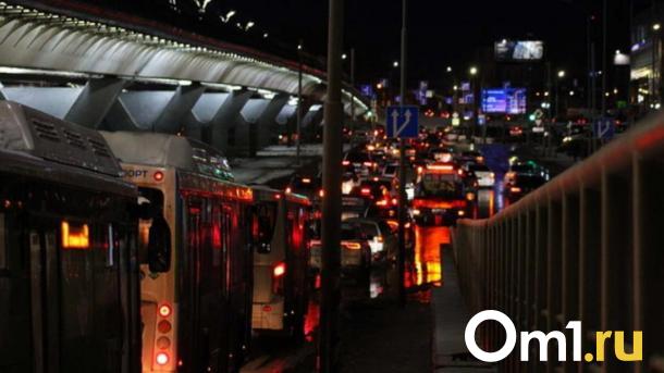Замер в пробке: центр Новосибирска сковала 11-километровая пробка