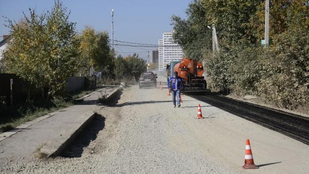 На улице Забалуева в Новосибирске на полкилометра продлят асфальт