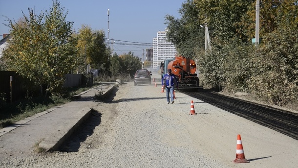 На улице Забалуева в Новосибирске на полкилометра продлят асфальт