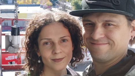 Омск — новый Париж. Художник из Москвы пригласил свою девушку в Сибирь, чтобы сделать предложение