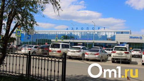 В Омске экстренно приземлился самолёт с больным пассажиром