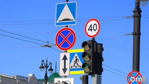 На омском Левобережье изменили работу светофора на проблемном перекрёстке