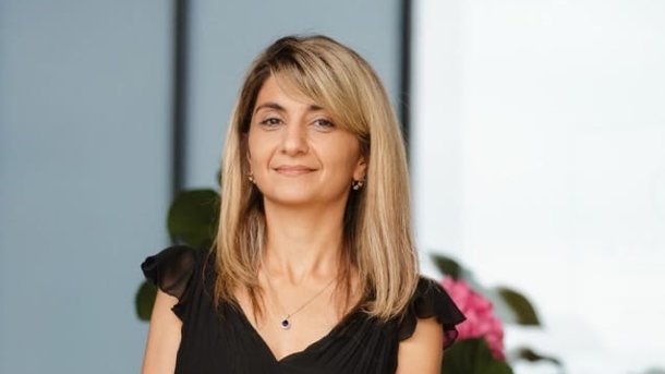 Пресс-секретарём омского врио губернатора Хоценко стала Мина Ахвердиева