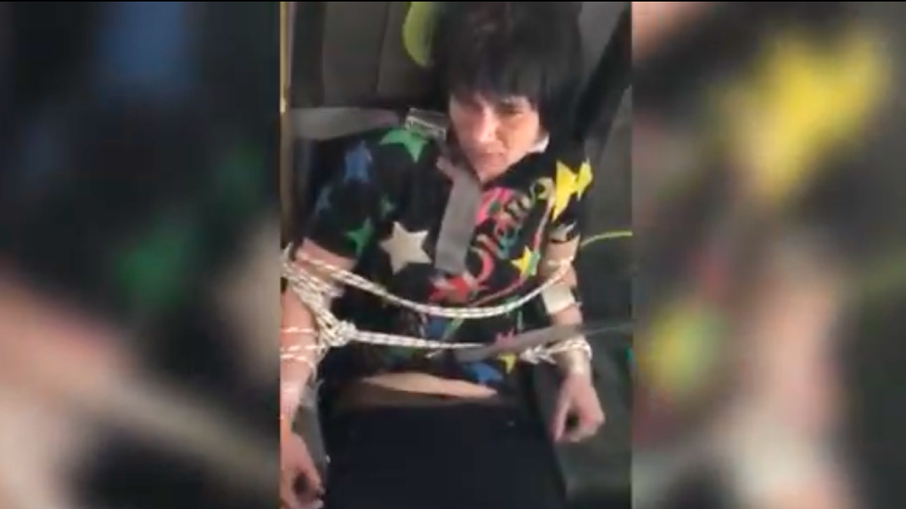Ходила под кайфом: пассажирку рейса «Владивосток-Новосибирск» привязали к креслу верёвками и скотчем