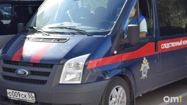 Из-за падения куска бетона с балкона омской пятиэтажки могут возбудить уголовное дело