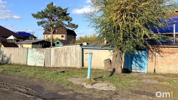 Жителей омского села отрезали от водопровода и оставили без колонок