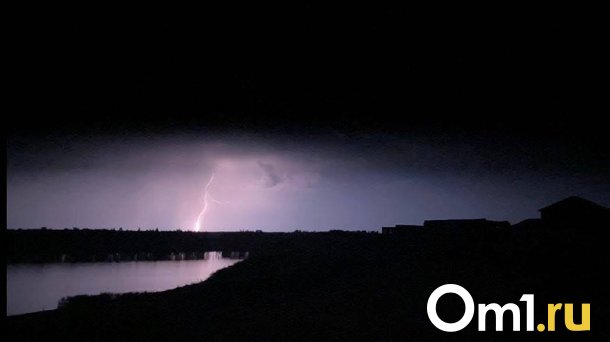 На выходных к омичам придут гром и молнии