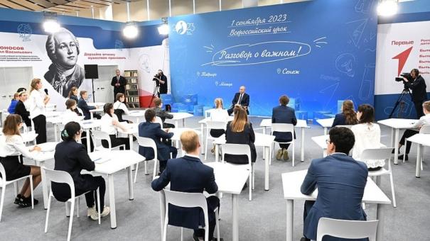 Новосибирский школьник попросил Владимира Путина сделать фото на уроке «Разговор о важном»