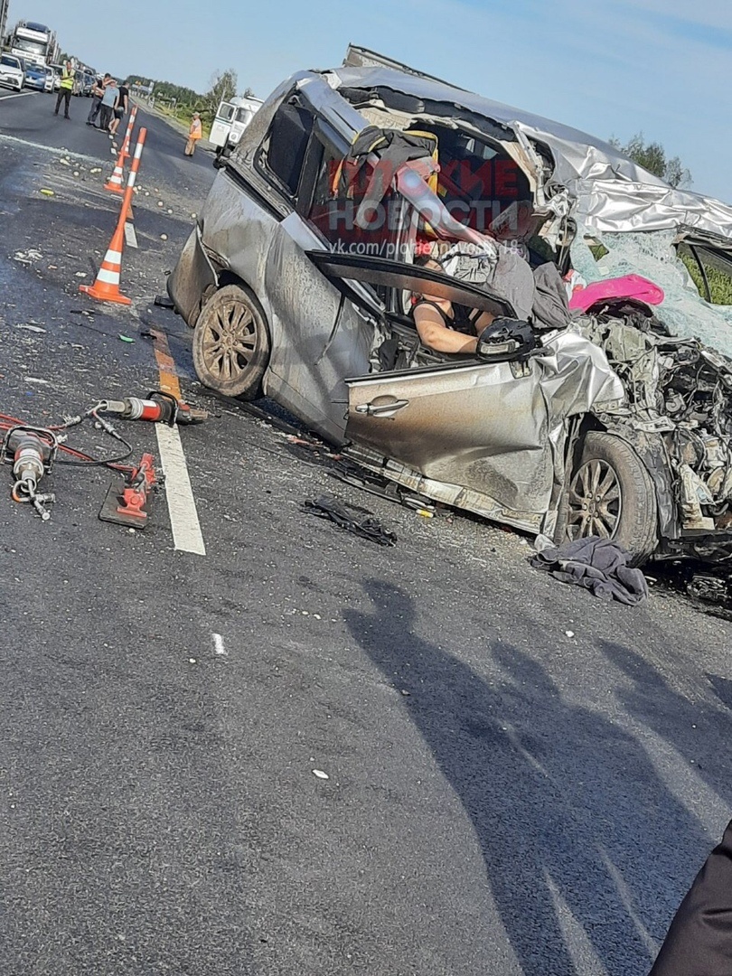 В Омской области фура раздавила легковушку: погибла целая семья |  16.08.2020 | Омск - БезФормата