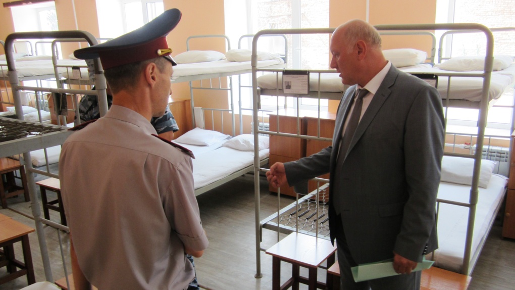 В Омске увольняют омбудсмена по правам человека Виктора Лохичева