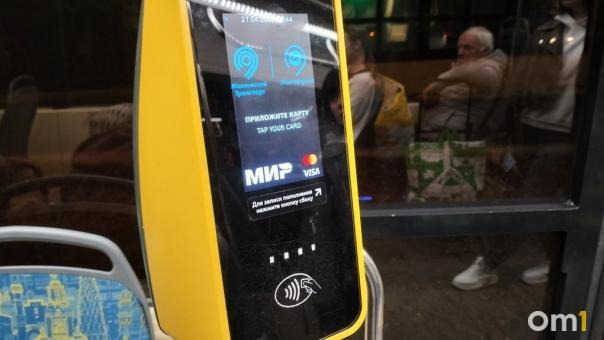 В Новосибирске суд обязал кондукторов автобуса №13 принимать оплату картами