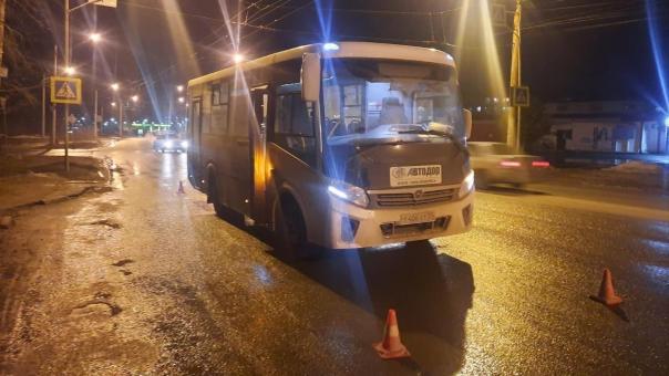 Водитель автобуса сбил омичку на пешеходном переходе