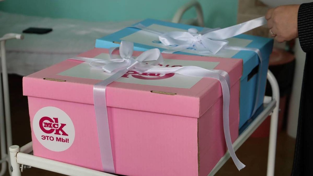 «Омск – это мы»: в роддоме №4 новорожденные получат красивые розовые и голубые браслеты